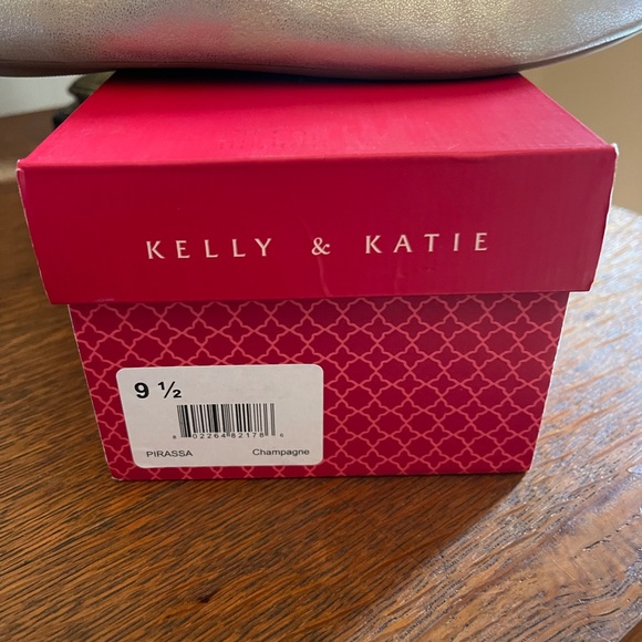 EUC Kelly & Katie flats *** size 9.5*** - Picture 2 of 6
